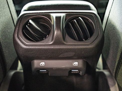 Used 2024 Jeep Wrangler Unlimited AWD/4WD image 41