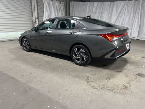 Used 2025 Hyundai Elantra SEL image 5