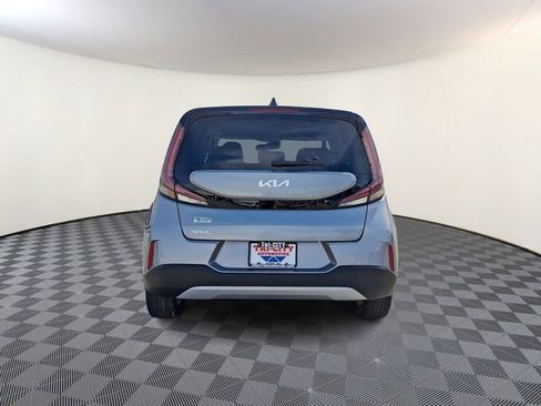 Used 2023 Kia Soul LX w/ LX Technology Package FWD image 5