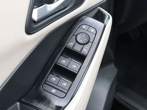 Used 2024 Nissan Rogue SV image 27