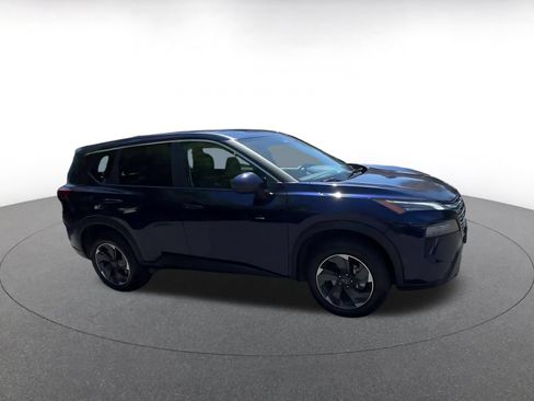 Used 2025 Nissan Rogue SV AWD/4WD image 2