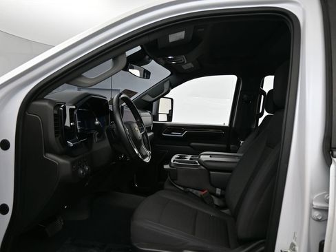 Used 2024 Chevrolet Silverado 2500 LT image 11