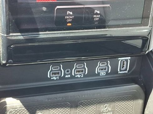 Used 2025 RAM 1500 Laramie AWD/4WD image 15