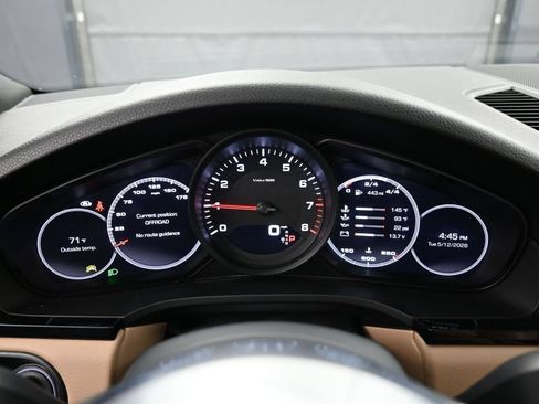 Used 2021 Porsche Cayenne AWD/4WD image 18