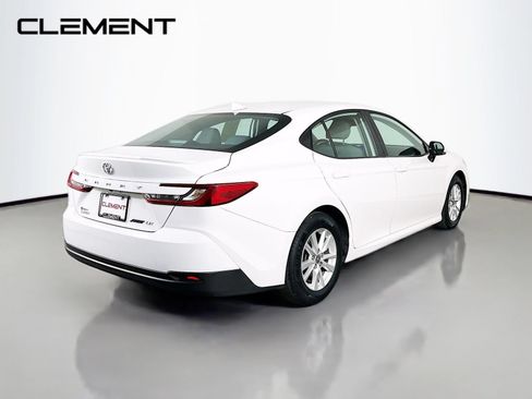 Used 2025 Toyota Camry LE w/ Convenience Package FWD image 7