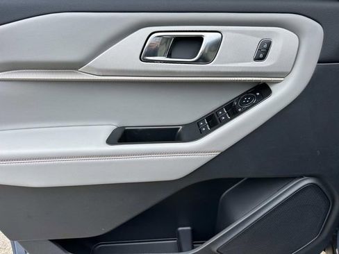 New 2026 Ford Explorer Active w/ Active Comfort Package image 24