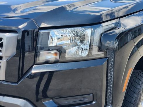 Used 2024 Nissan Frontier SV AWD/4WD image 9