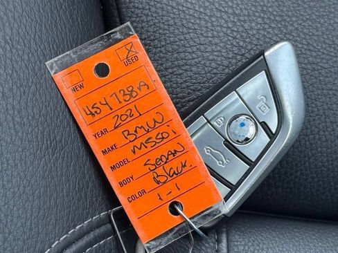 Used 2021 BMW M550i xDrive w/ Dynamic Handling Package AWD/4WD image 32