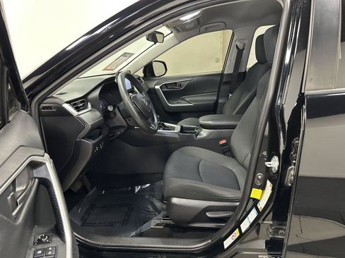 Used 2019 Toyota RAV4 LE w/ All Weather Liner Package AWD/4WD image 21