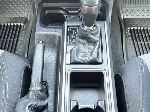 Used 2022 Toyota Tacoma TRD Off-Road w/ Technology Package AWD/4WD image 33