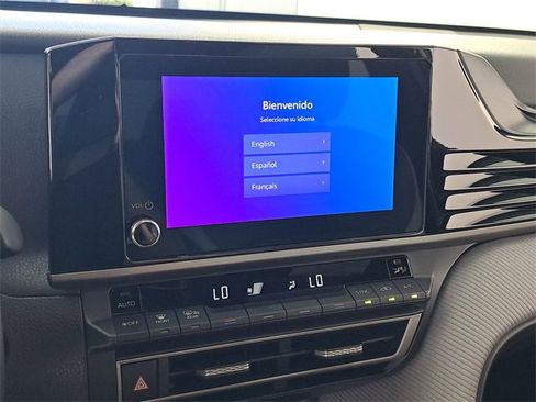 Used 2025 Toyota Camry SE image 28