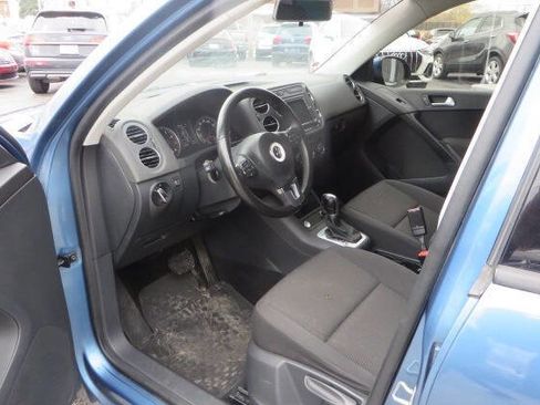 Used 2018 Volkswagen Tiguan Limited w/ Premium Package image 16