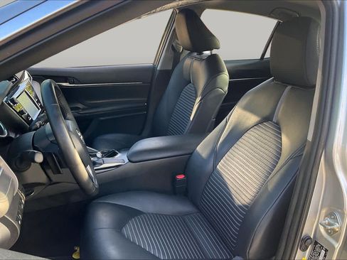 Used 2018 Toyota Camry SE FWD image 8