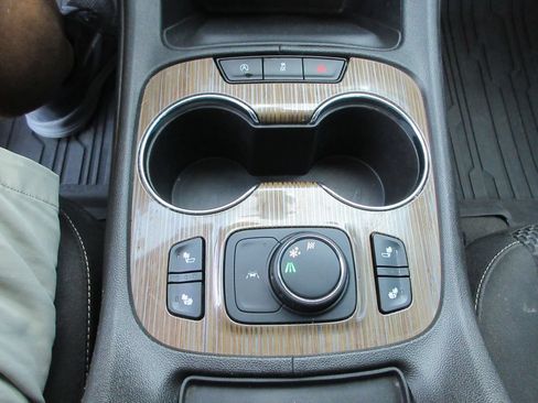 Used 2023 GMC Acadia SLE w/ Driver Convenience Package FWD image 27