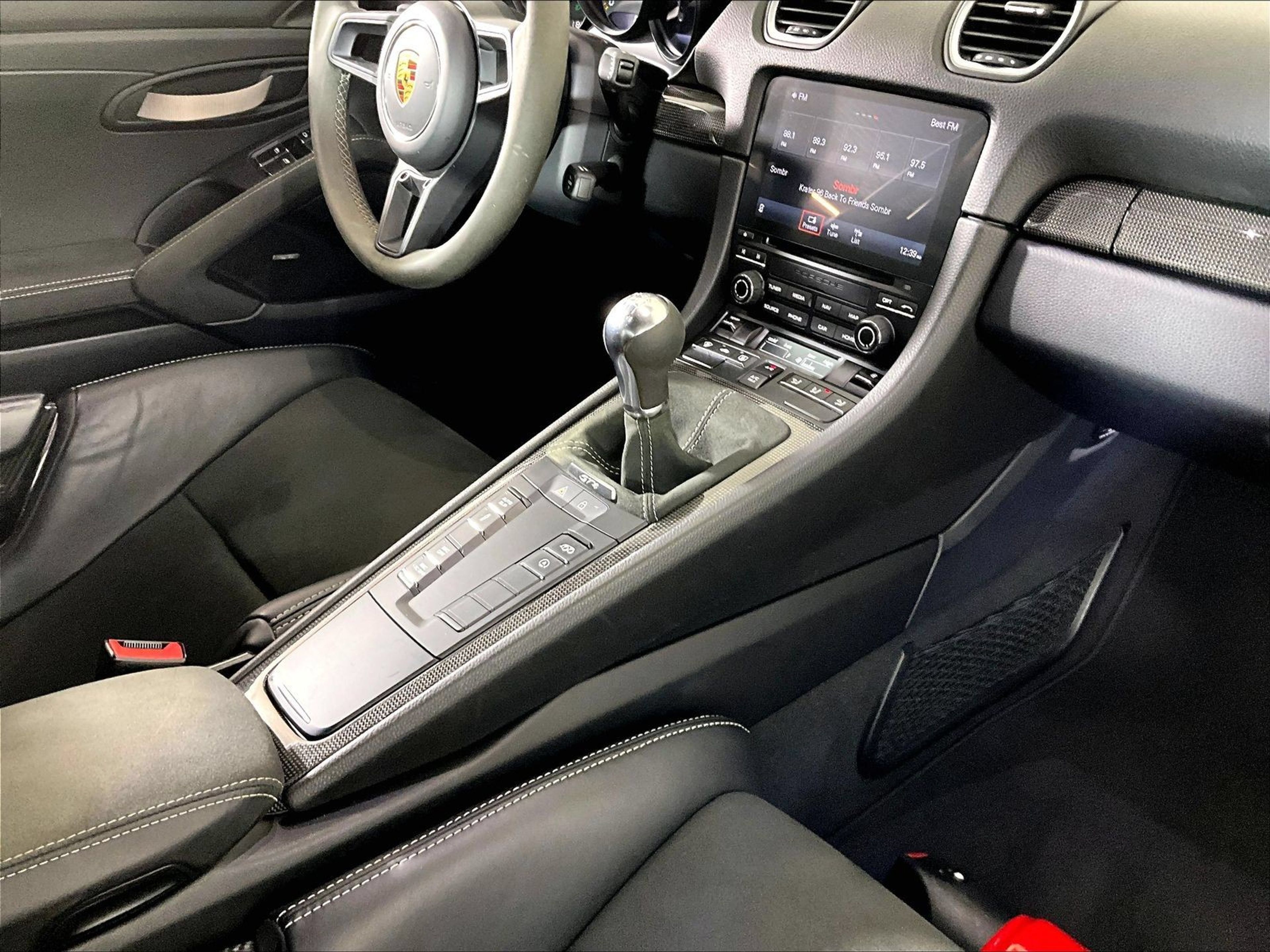 Certified 2022 Porsche 718 Cayman GT4 RWD image 16
