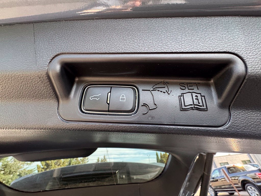 Used 2025 Ford Explorer ST AWD/4WD image 43
