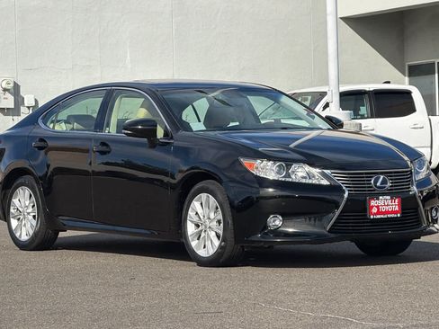 Used 2015 Lexus ES 300h w/ Navigation System Package FWD image 5