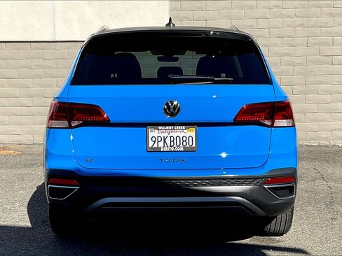 Certified 2024 Volkswagen Taos SE image 3
