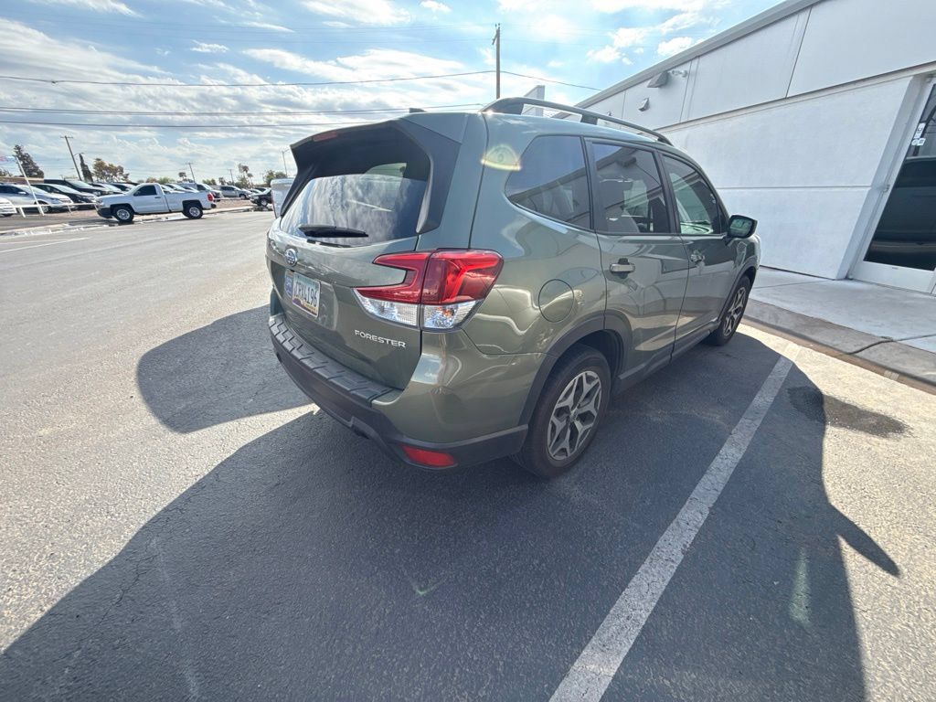 Used 2019 Subaru Forester Premium AWD/4WD image 3