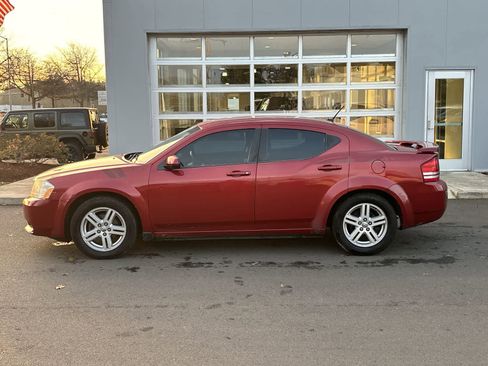 Used 2010 Dodge Avenger R/T image 2