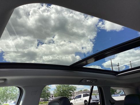 Used 2021 GMC Terrain SLT w/ Infotainment Package II AWD/4WD image 18