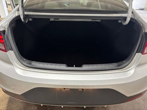 Used 2020 Hyundai Elantra SE FWD image 24