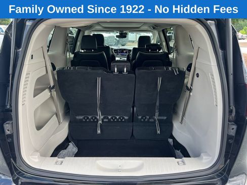 Used 2023 Chrysler Pacifica Limited FWD image 18