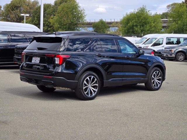 Certified 2025 Ford Explorer ST-Line AWD/4WD image 8