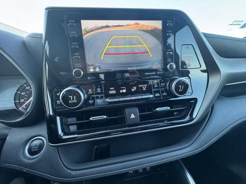 Used 2021 Toyota Highlander Limited image 9
