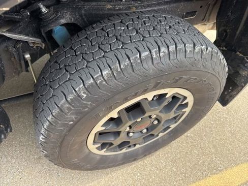 Used 2025 Toyota Tacoma TRD Off-Road w/ TRD Off Road Upgrade Package AWD/4WD image 5