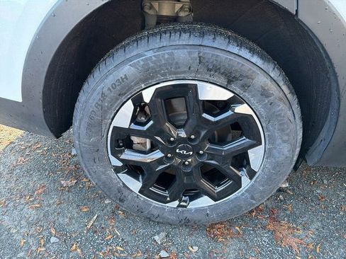 Used 2024 Kia Sorento S image 7