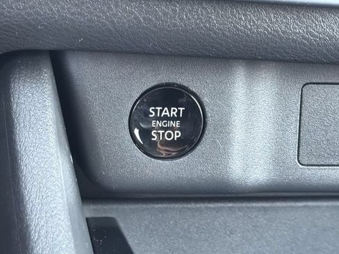 Used 2025 Nissan Rogue SV FWD image 18