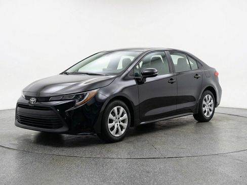 Used 2025 Toyota Corolla LE FWD image 3