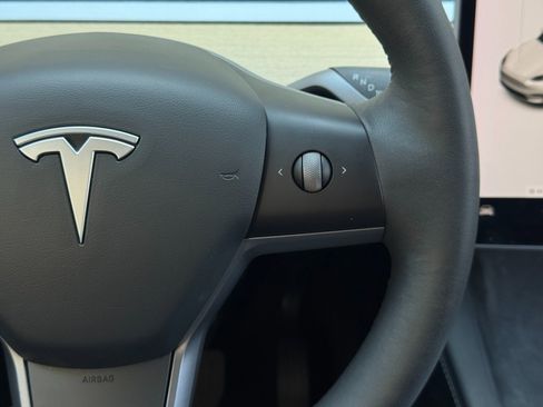 Used 2021 Tesla Model Y Long Range AWD/4WD image 19