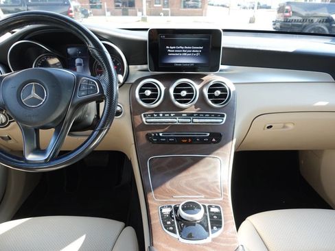 Used 2019 Mercedes-Benz GLC 300 4MATIC image 38