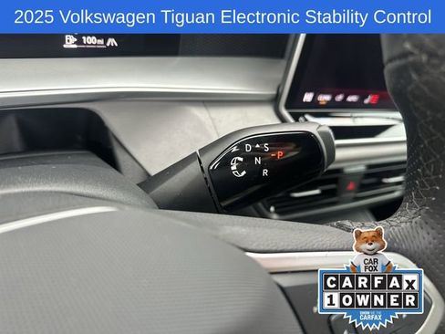 Used 2025 Volkswagen Tiguan SE R-Line image 25
