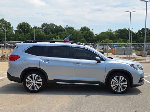 Used 2022 Subaru Ascent Touring AWD/4WD image 2