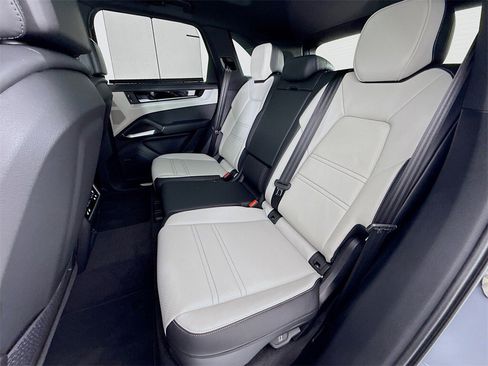 New 2026 Porsche Cayenne image 25