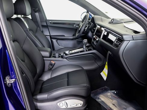New 2026 Porsche Macan image 8