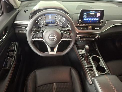 Used 2024 Nissan Altima 2.5 SR AWD/4WD image 2