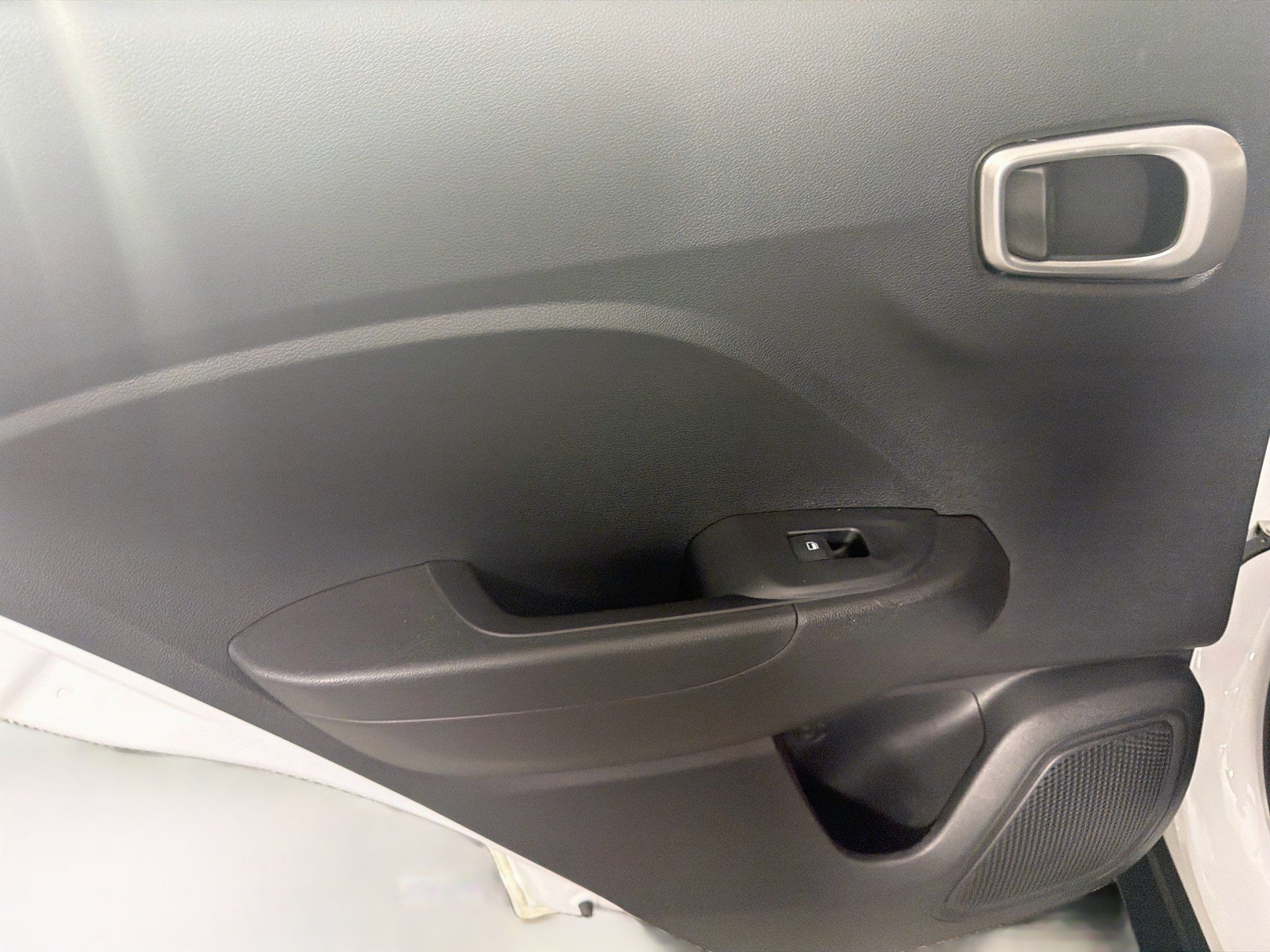 Used 2025 Hyundai Venue SEL FWD image 25
