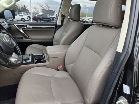 Used 2022 Lexus GX 460 Premium w/ Accessory Package AWD/4WD image 2