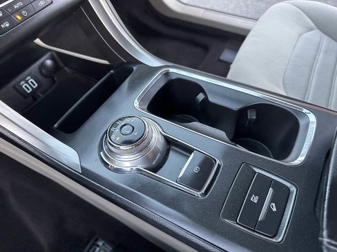 Used 2020 Ford Fusion SE image 26