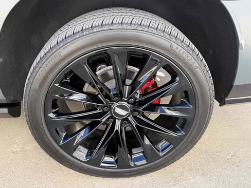 Used 2025 Cadillac Escalade V w/ LPO, ONYX Package image 22