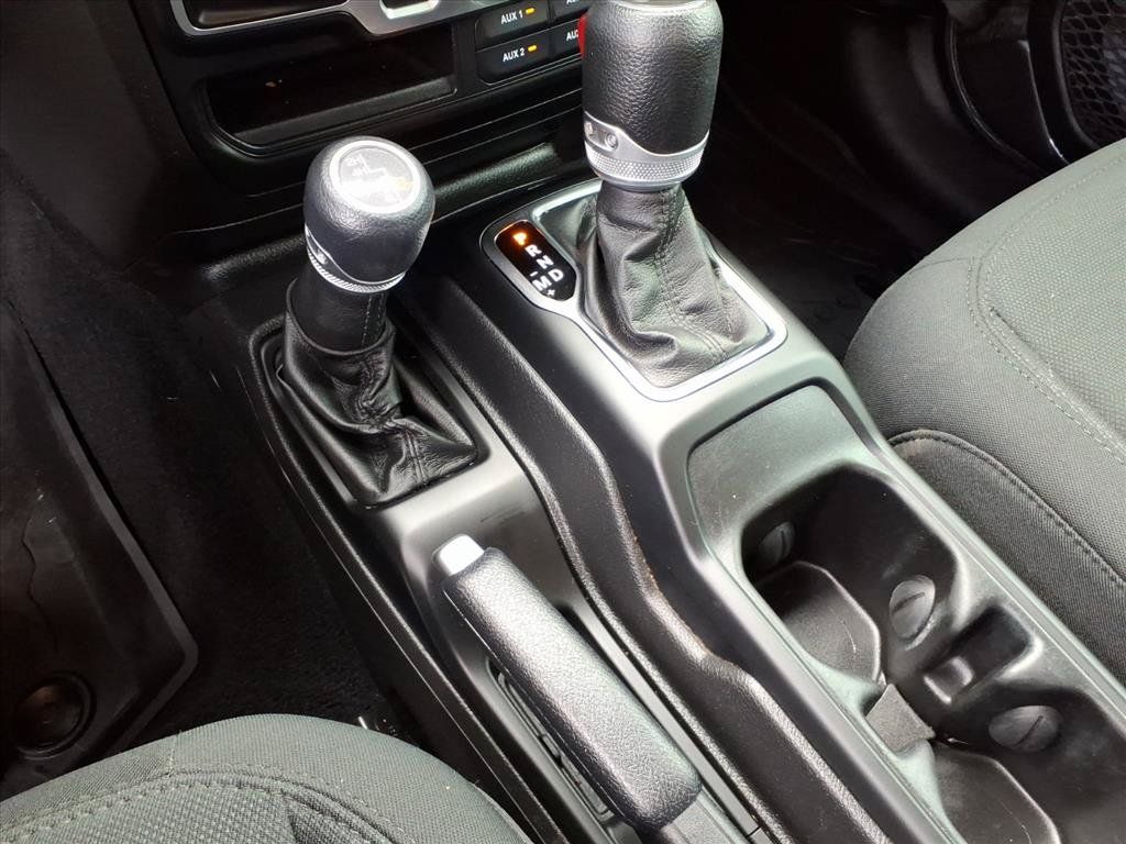 Used 2022 Jeep Wrangler Sport AWD/4WD image 31