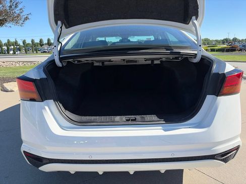 Used 2025 Nissan Altima 2.5 SV FWD image 49