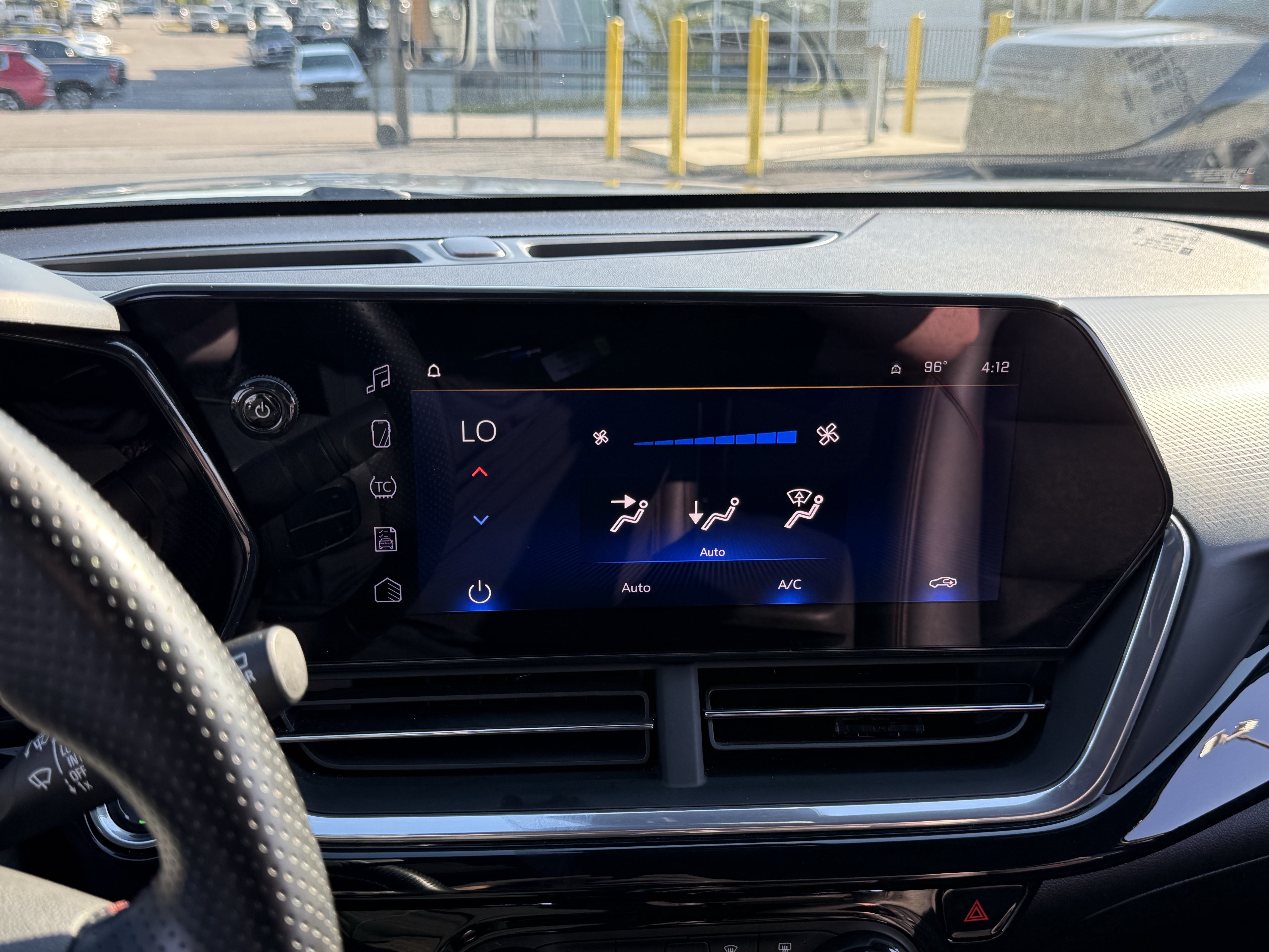 Used 2024 Chevrolet Trax RS FWD image 29