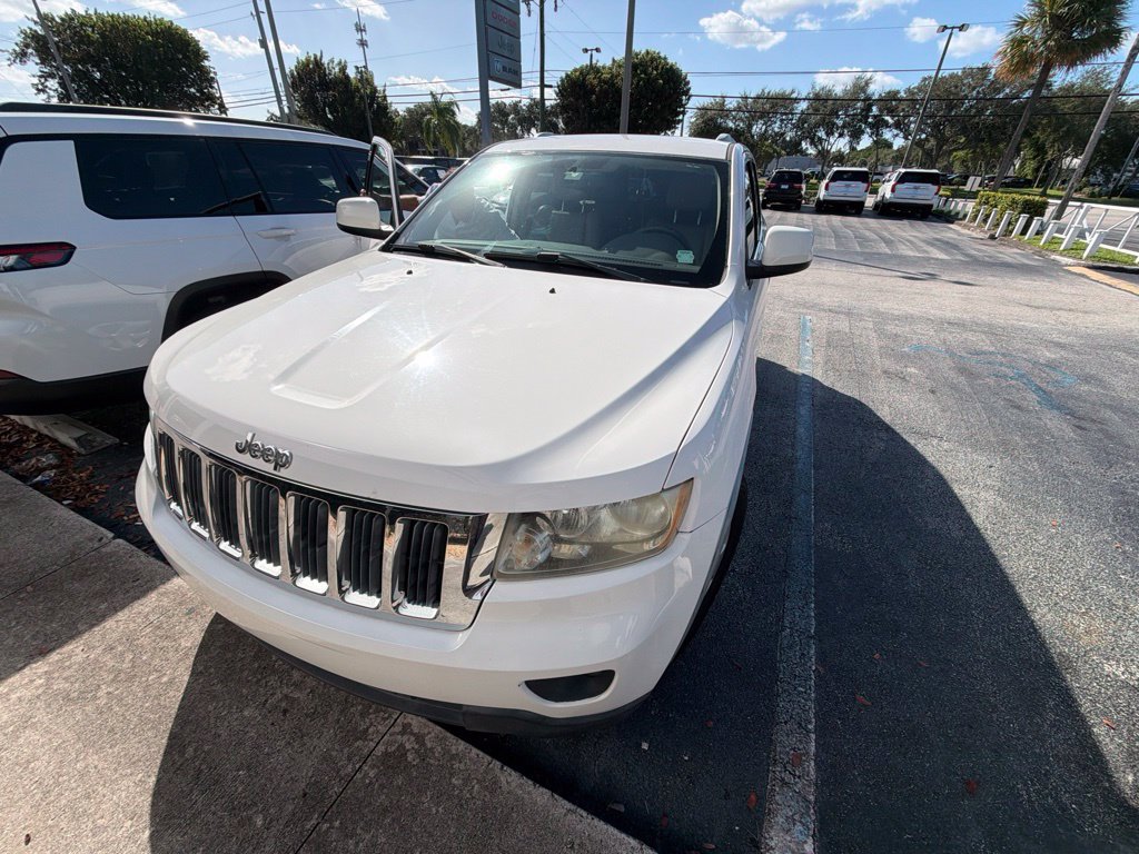 Used 2011 Jeep Grand Cherokee Laredo RWD image 2