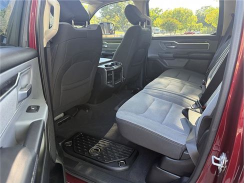 Used 2019 RAM 1500 Big Horn AWD/4WD image 11