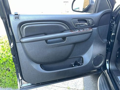 Used 2011 GMC Yukon Denali image 16